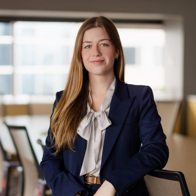 Jessa Moomaw, Associate